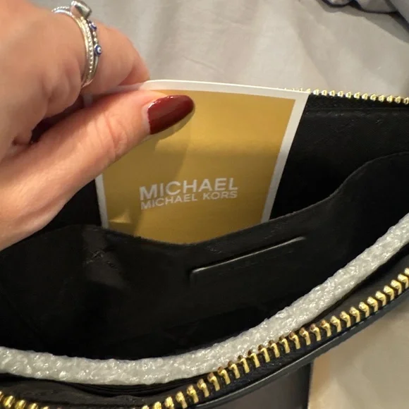 Michael kors wristlet - Picture 7 of 7
